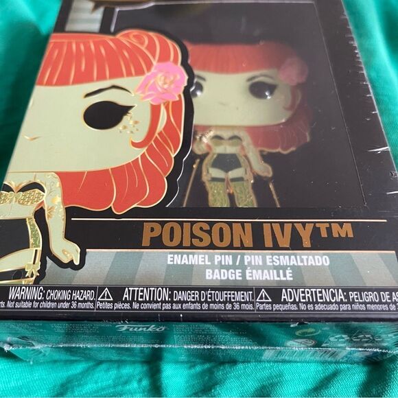 ✨ NIB Funko POP! Pin DC Bombshells Poison Ivy - collectible - Picture 2 of 7